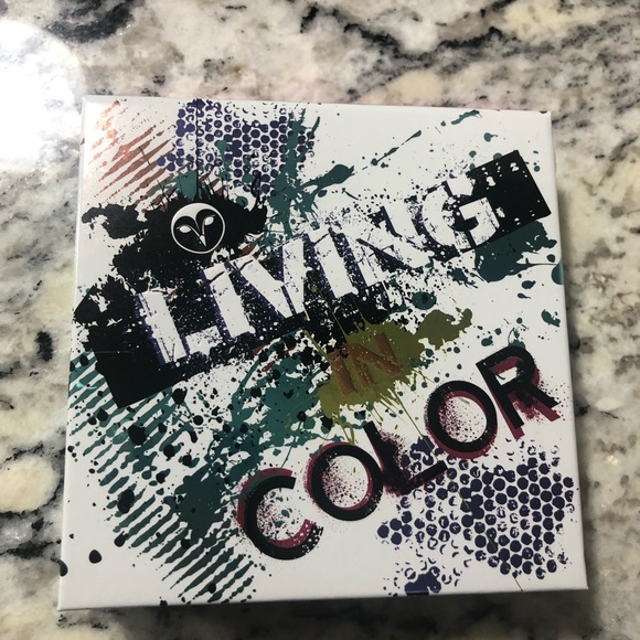 Living in color palette - Picture 2 of 3